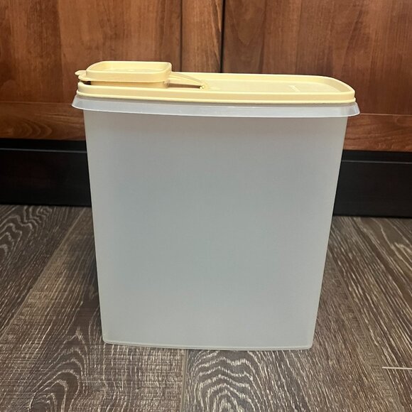 Tupperware Cereal Keeper - Picture 4 of 9